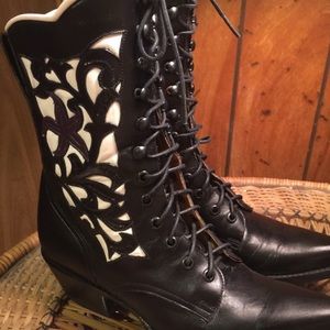 Old Gringo lace up booties 7B